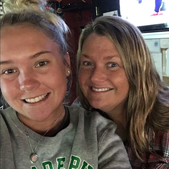 Meet your Posher, Debbie - Picture 6 of 8